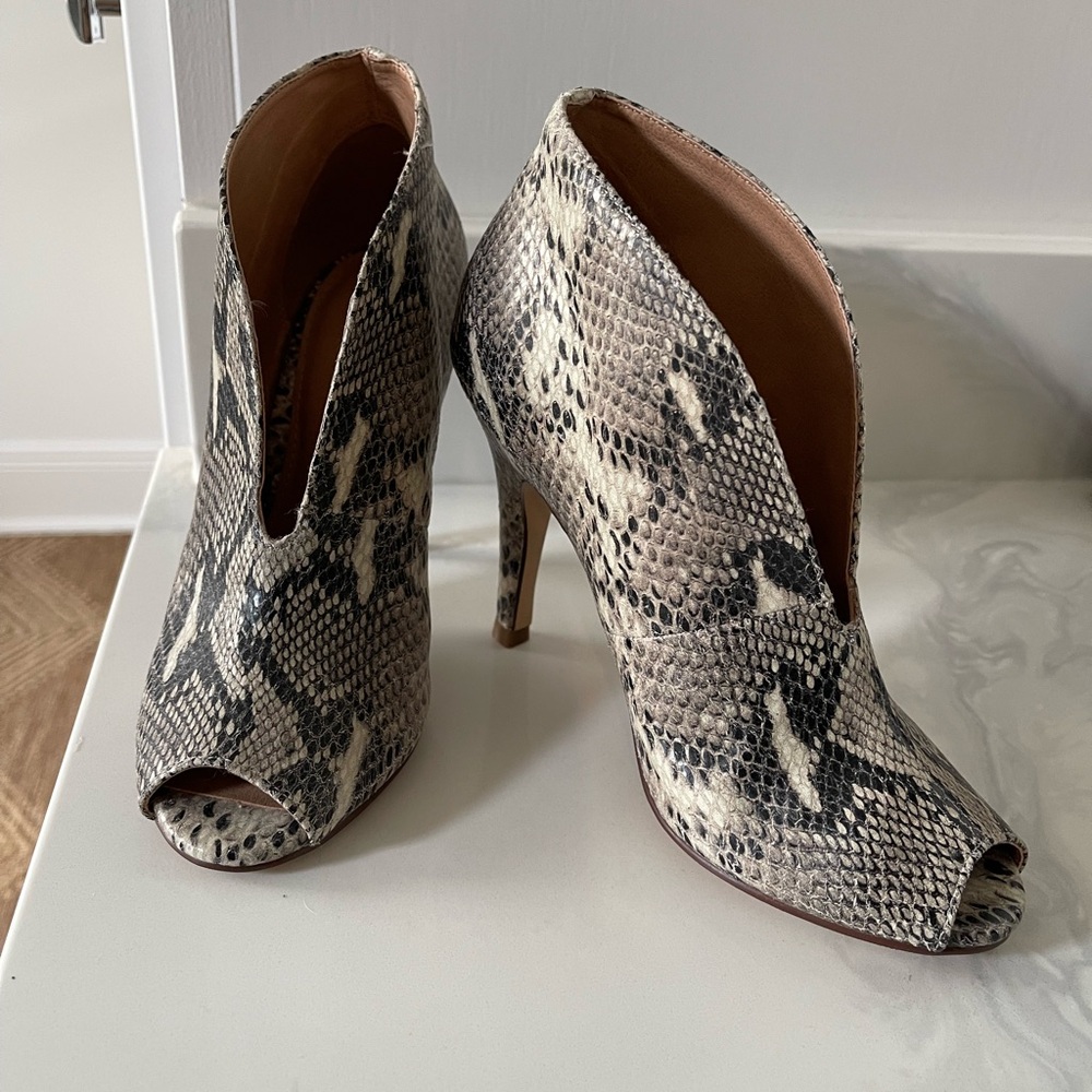 Women size 4 M